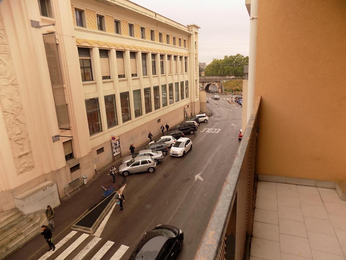 Nimes Studio Parking Dhuoda מראה חיצוני תמונה