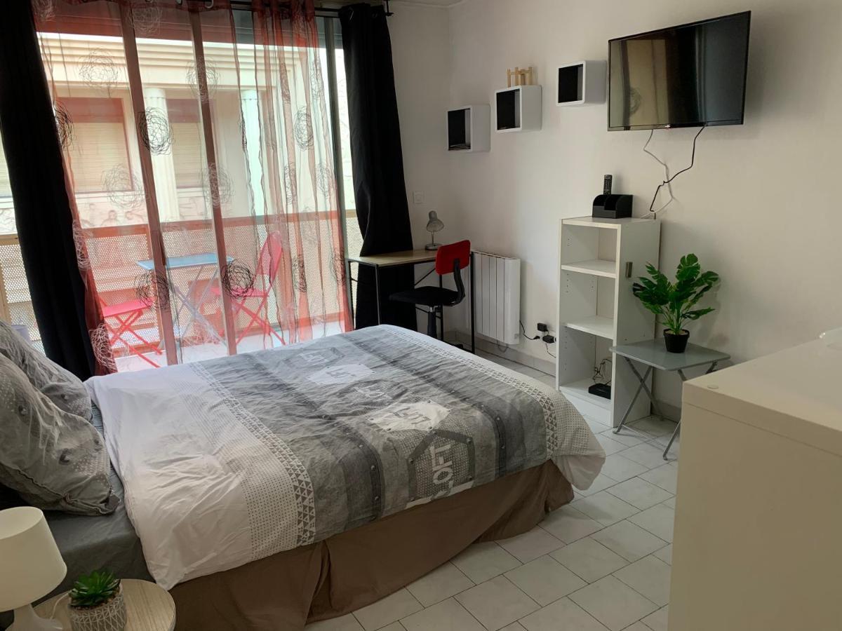 Nimes Studio Parking Dhuoda מראה חיצוני תמונה