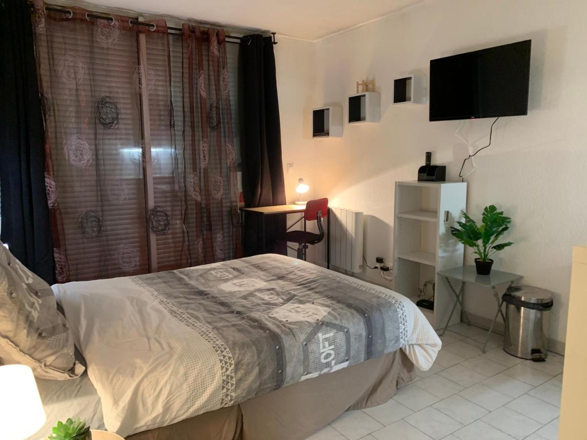 Nimes Studio Parking Dhuoda מראה חיצוני תמונה